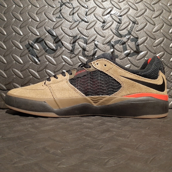 Nike SB Ishod Light Olive DC7232-300 - Picture 2 of 10
